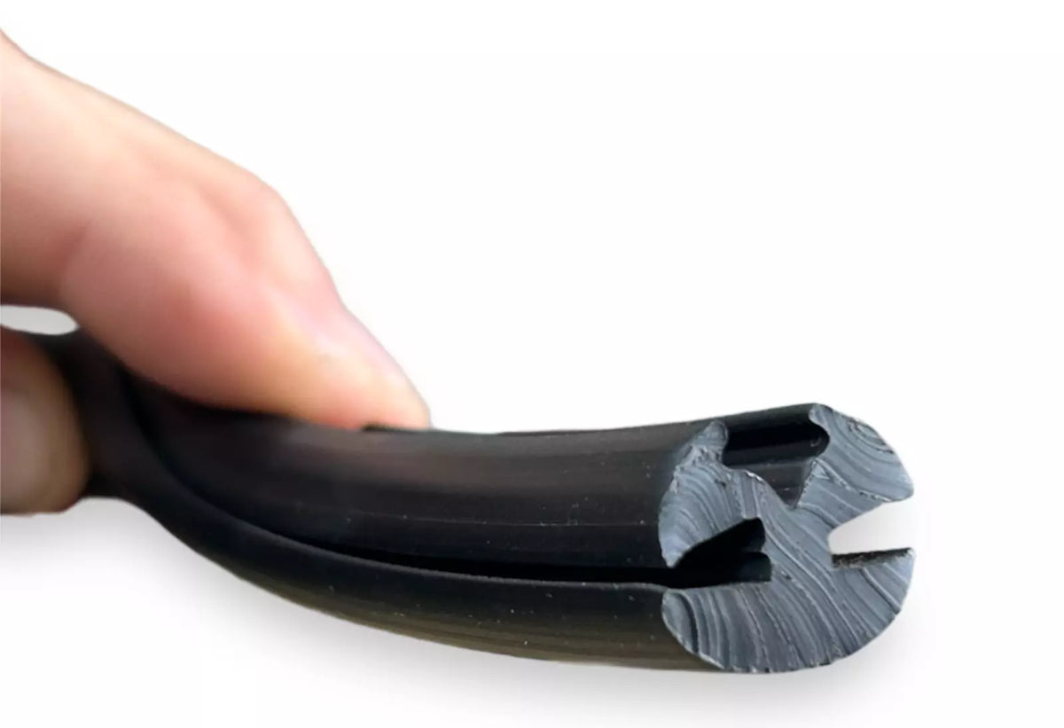 Těsnění oken TB0 Gumové těsnění s lemováním Těsnění oken Traktor